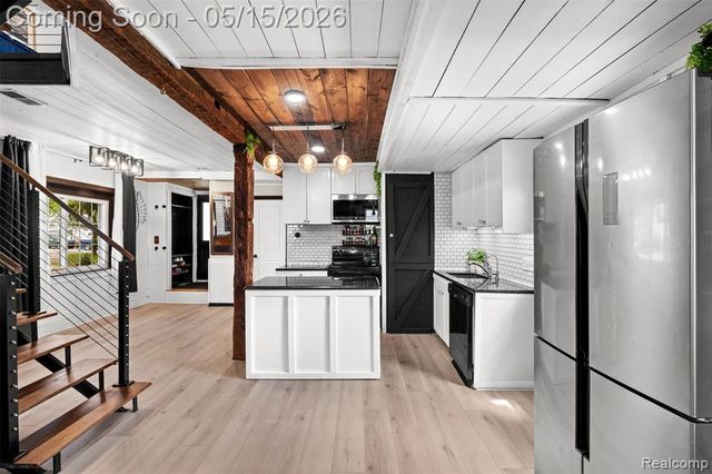 2472 Tackles Drive, White Lake, MI 48386