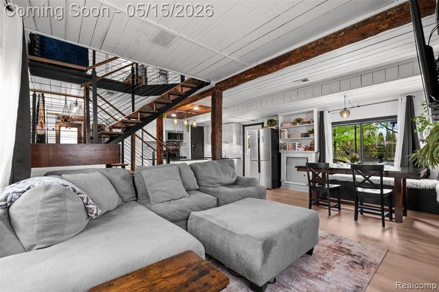 2472 Tackles Drive, White Lake, MI 48386