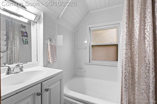 2472 Tackles Drive, White Lake, MI 48386