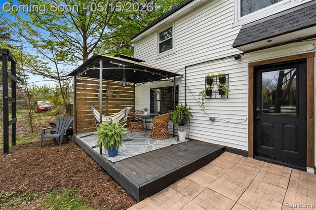 2472 Tackles Drive, White Lake, MI 48386