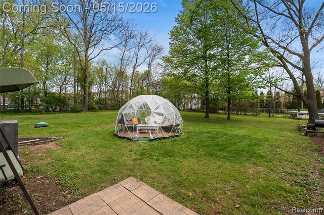 2472 Tackles Drive, White Lake, MI 48386