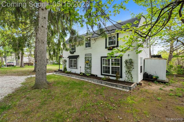 2472 Tackles Drive, White Lake, MI 48386