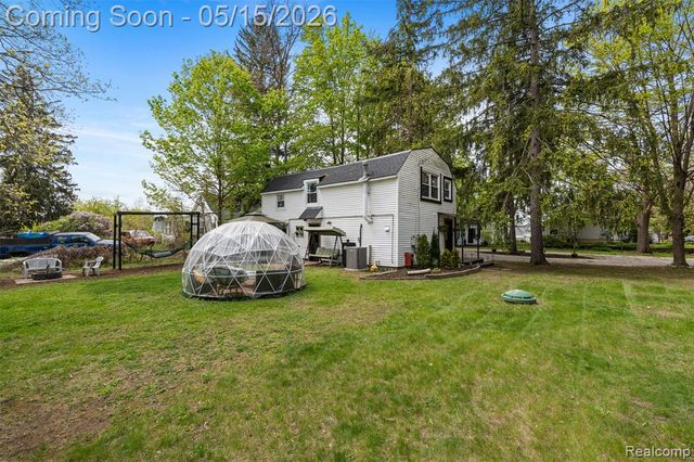 2472 Tackles Drive, White Lake, MI 48386
