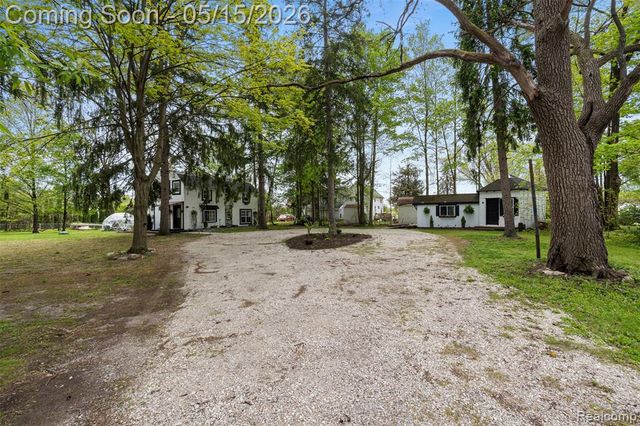 2472 Tackles Drive, White Lake, MI 48386
