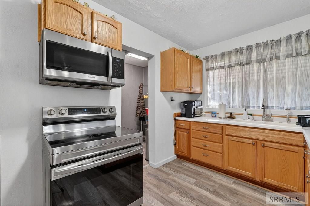 Image 15 of property listing at 1002 E Street, Rupert, ID 83350