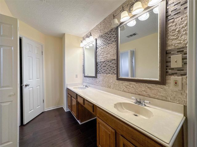 3119 Pilgrims Point Lane, Pearland, TX 77581