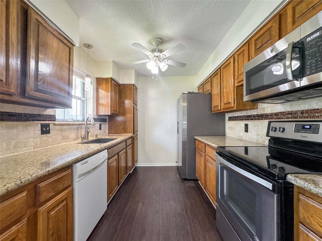 3119 Pilgrims Point Lane, Pearland, TX 77581