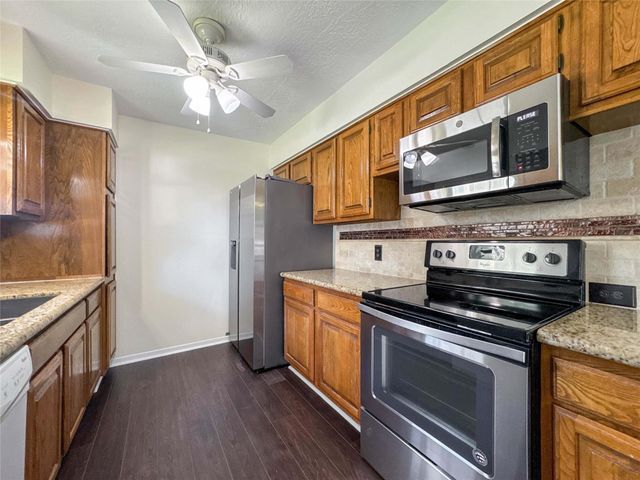 3119 Pilgrims Point Lane, Pearland, TX 77581