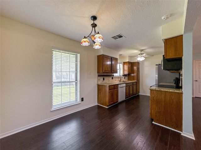3119 Pilgrims Point Lane, Pearland, TX 77581