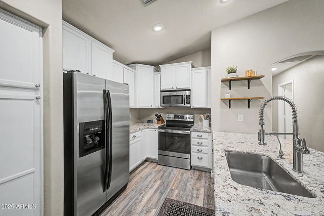 23528 N EL FRIO Court, Sun City, AZ 85373