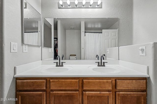 23528 N EL FRIO Court, Sun City, AZ 85373