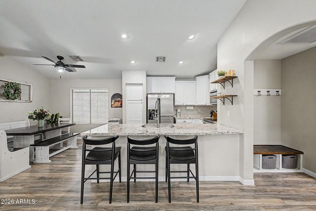 23528 N EL FRIO Court, Sun City, AZ 85373