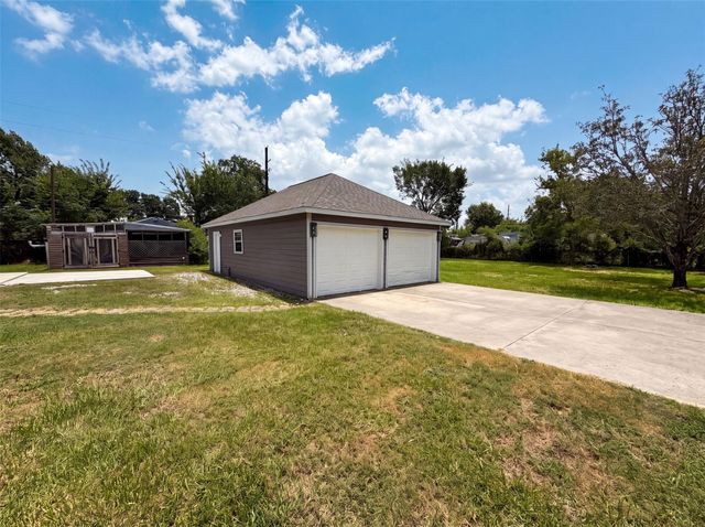7934 Round Rock Drive, Houston, TX 77049
