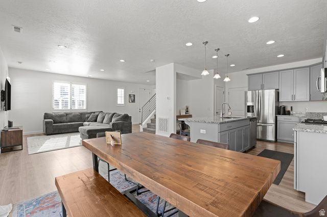 1912 W PARKVIEW DR, Syracuse, UT 84075