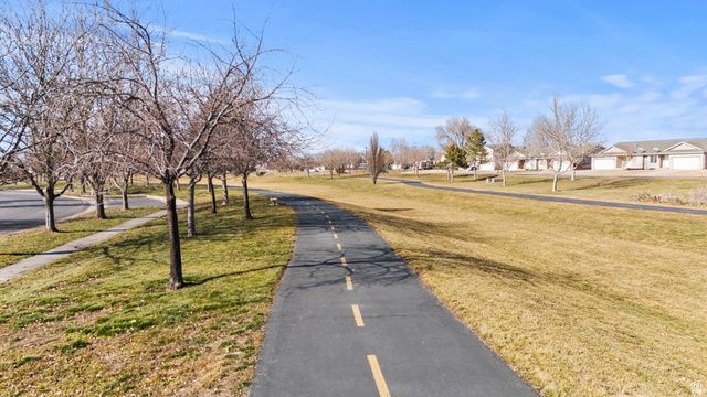 1912 W PARKVIEW DR, Syracuse, UT 84075