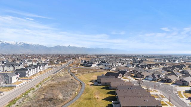 1912 W PARKVIEW DR, Syracuse, UT 84075