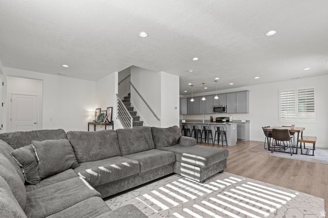 1912 W PARKVIEW DR, Syracuse, UT 84075