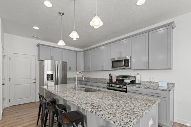 1912 W PARKVIEW DR, Syracuse, UT 84075