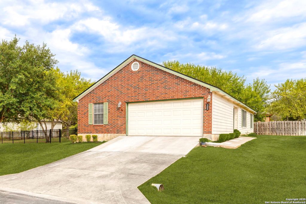 1132 Mira Loma Lane, San Marcos, TX 78666