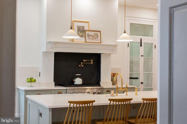 323 W KING ST, Lancaster, PA 17603