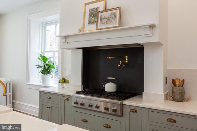 323 W KING ST, Lancaster, PA 17603