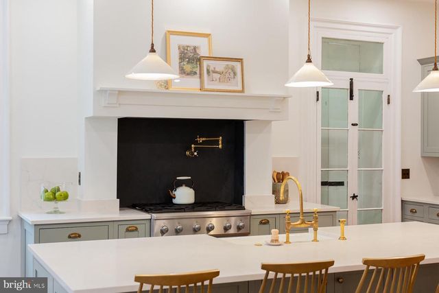 323 W KING ST, Lancaster, PA 17603