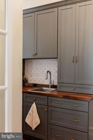 323 W KING ST, Lancaster, PA 17603