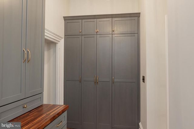 323 W KING ST, Lancaster, PA 17603