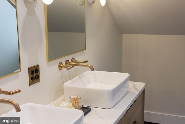 323 W KING ST, Lancaster, PA 17603