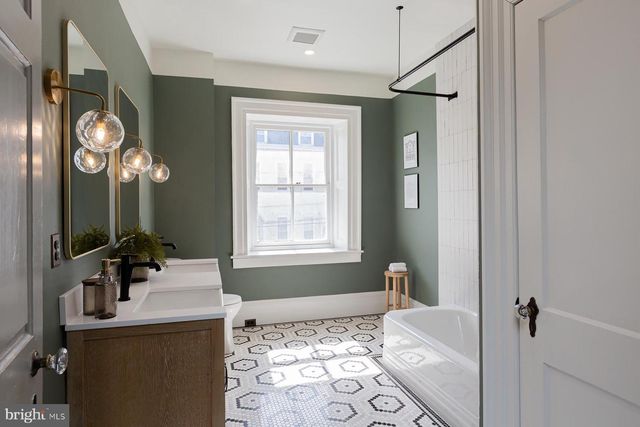 323 W KING ST, Lancaster, PA 17603