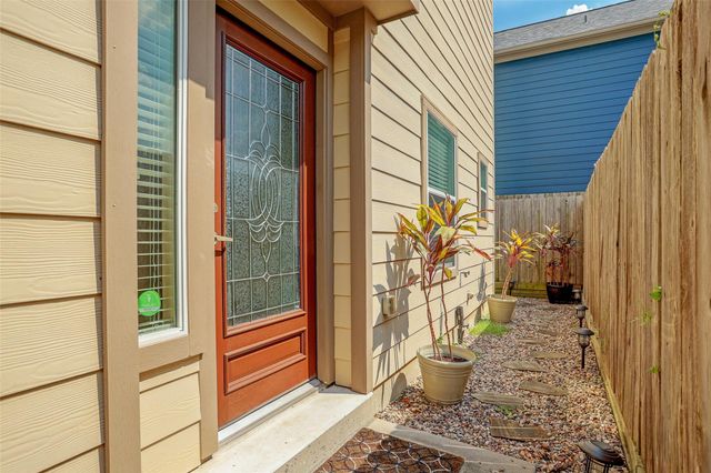 936 W 26th Street B, Houston, TX 77008