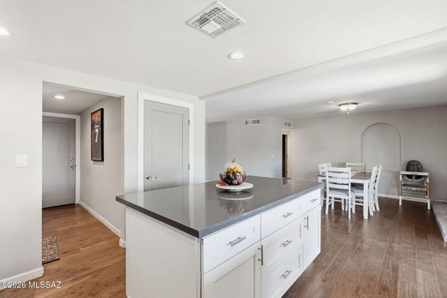 8411 E Baker Street, Tucson, AZ 85710