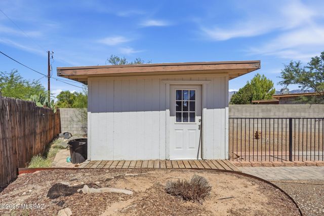 8411 E Baker Street, Tucson, AZ 85710