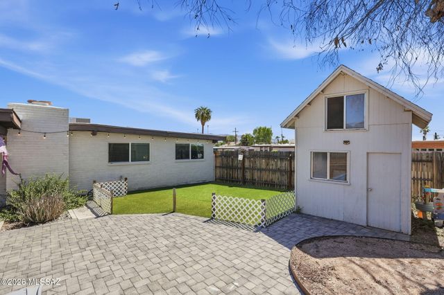 8411 E Baker Street, Tucson, AZ 85710