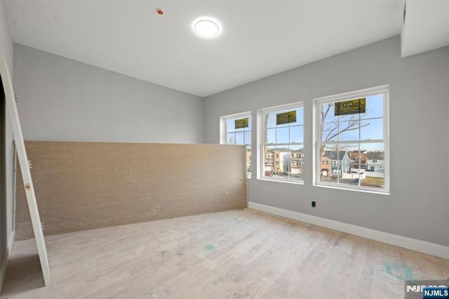 512 15th, Newark, NJ 07103