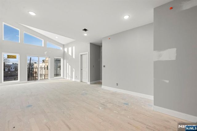 512 15th, Newark, NJ 07103