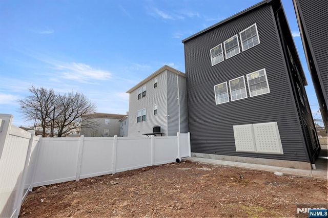 512 15th, Newark, NJ 07103