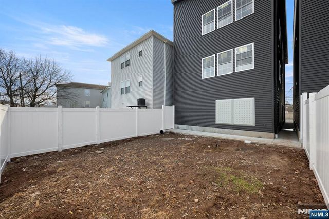 512 15th, Newark, NJ 07103