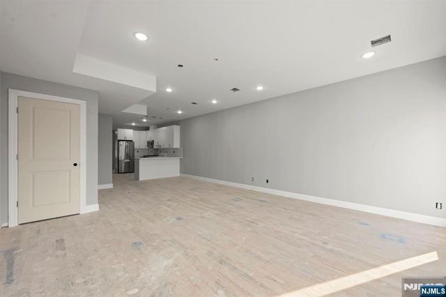 512 15th, Newark, NJ 07103