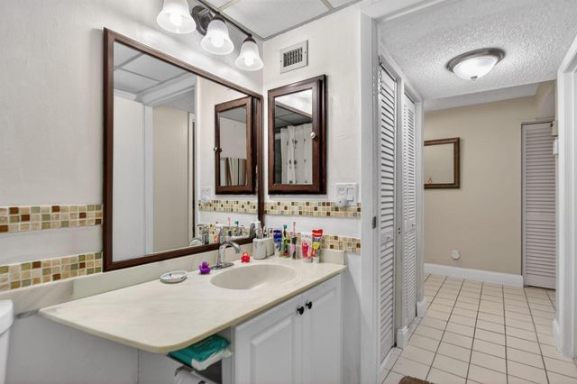 5900 NW 44th Street 115, Lauderhill, FL 33319