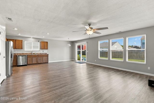 124 Gadwall Ct, Shepherdsville, KY 40165