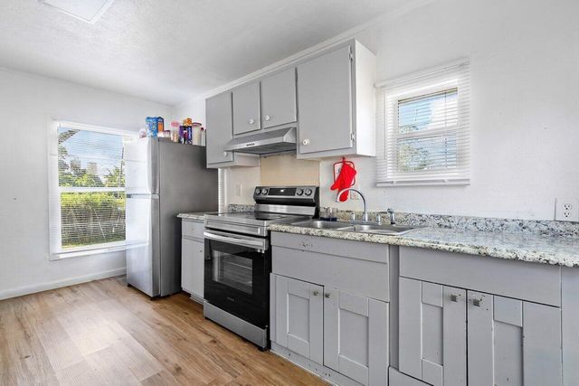 921 43rd Street, West Palm Beach, FL 33407
