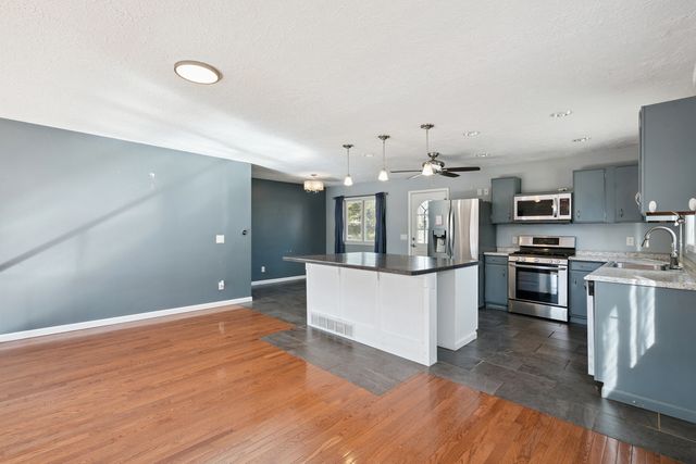 5019 34th Avenue A, Moline, IL 61265