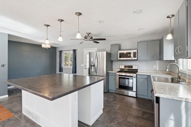 5019 34th Avenue A, Moline, IL 61265