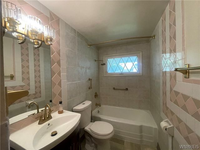 1054 Woodstock Avenue, Tonawanda, NY 14150