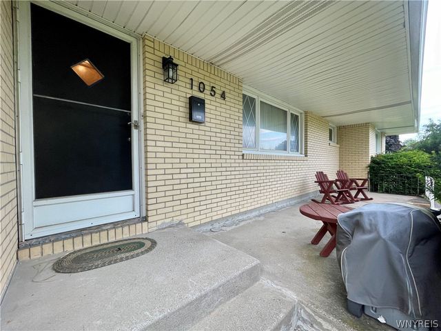 1054 Woodstock Avenue, Tonawanda, NY 14150