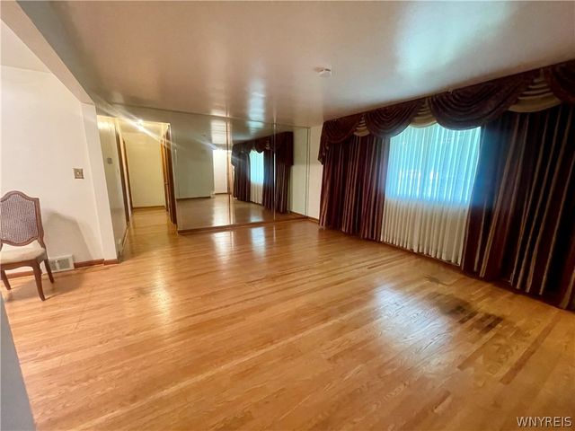 1054 Woodstock Avenue, Tonawanda, NY 14150