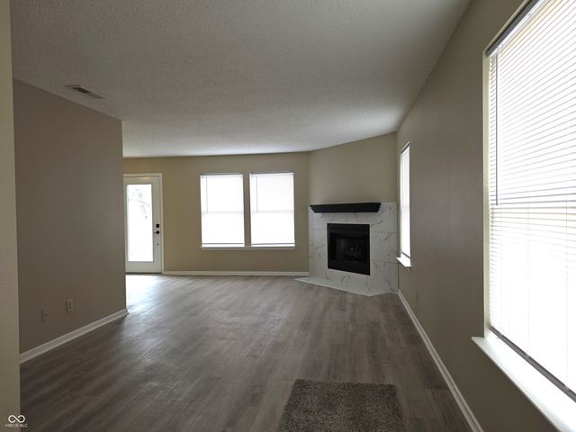 2367 Collins Way, Greenfield, IN 46140