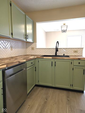 2367 Collins Way, Greenfield, IN 46140