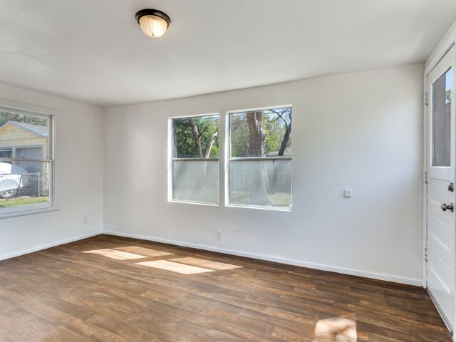 5433 Thomas Lane, River Oaks, TX 76114